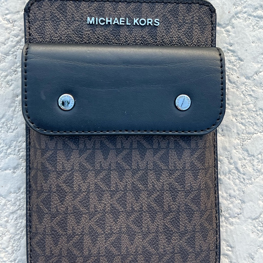Michael Kors Signature Phone Sleeve handbag - Picture 5 of 15